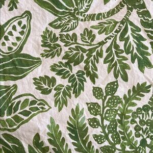 Pottery Barn Leaf Pattern Duvet in Green and White
